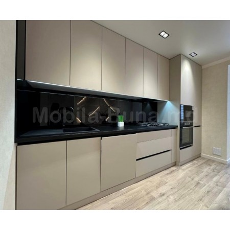 Современная кухня с высокими шкафами А-62